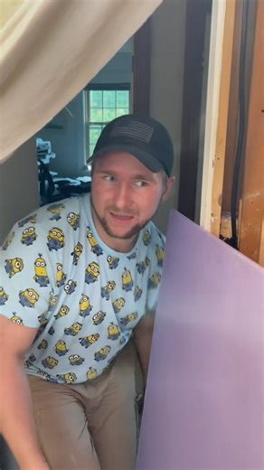 Cutting drywall using the finger trick | WINNI