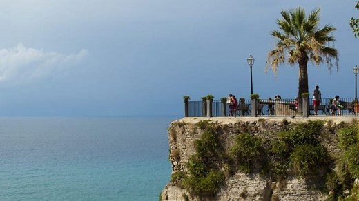 How to get to Calabria and how to move around Calabria?