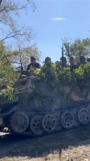 Sd.Kfz Halftrack- 9th Hohenstaufen reenactment group #history #militaria #halftrack #worldwartwo