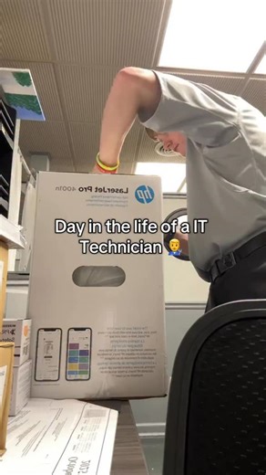 MattsMahems | Day in the life of a IT Technician, Day 27 #dayinthelife #ittechnician #dreamjob #9to5 #grind #broadcaster | Instagram