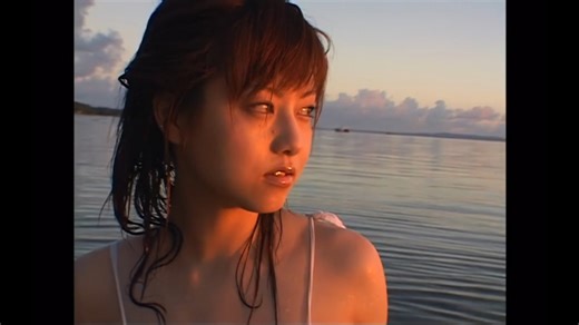 吉泽明步 夕阳下