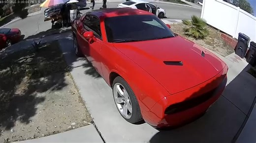 Video of Street vendor robbery on Essex Drive earlier today. The suspects then later got in a pursuit with Palmdale deputies and were eventually apprehended after they crashed during the pursuit | AV Scanner News - Page