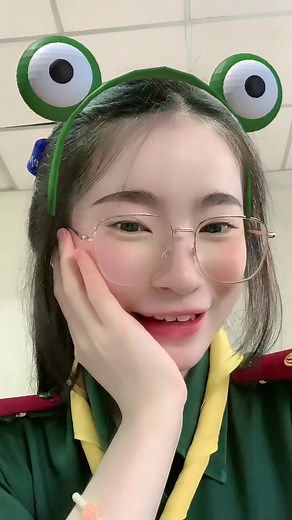 Playful Frog Costume: Fun School Outfit Idea