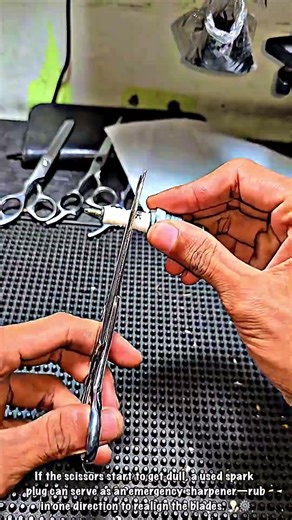 Easy Trick to Sharpen Blunt Barber Scissors: Used Spark Plug Ceramics!
