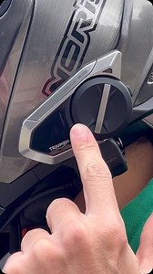 ESCUDERO | Sua vida sobre duas rodas vai mudar depois do Sena 50S Triumph. A qualidade de áudio Harman Kardon é o diferencial desse intercomunicador.... | Instagram