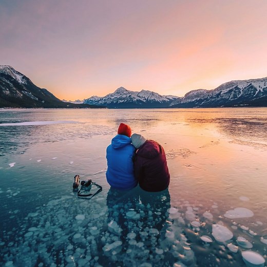 5 Ways to Explore Gorgeous Ice Bubbles of Abraham Lake in Alberta