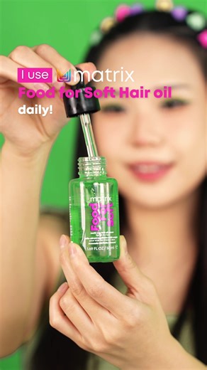 Every girl needs a compliment like this! 💚 Karena pakai Matrix Food For Soft Hair Oil, rambut jadi lembut dan wangi vanilla seharian ✨ Yuk check out di keranjang kuning! #Matrix #MatrixIndonesia #FoodforSoft #RealFoodForHair #HairOilRambutKering
