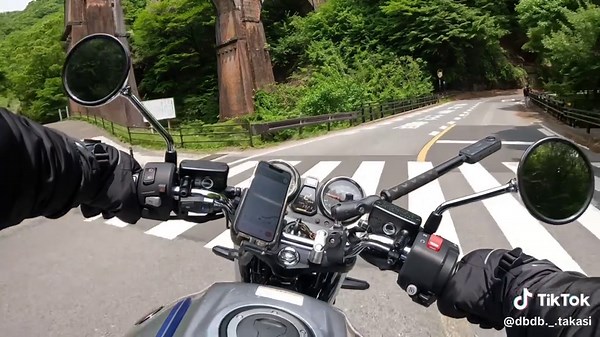 碓氷峠の眼鏡橋👓 頭文字Dの聖地巡礼出来ました🫩榛名山、赤城山、碓氷峠 行きました。そして妙義山だけ行くの忘れた。 ごめん、、中里、、 #motorcyclelife #motorcyclesoftiktok #motorcycle #cb1300sf #bike #biker #bikelife #イニシャルd #眼鏡橋 #群馬県 #碓氷峠