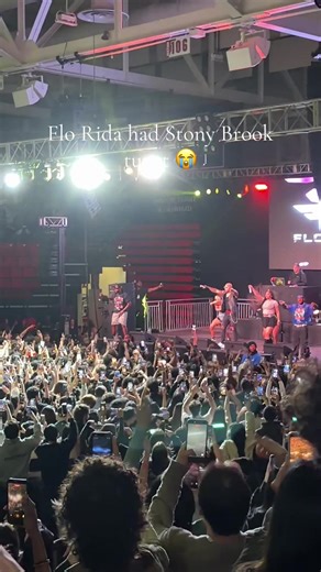 his backup dancers>> #florida #concert #stonybrook | flo rida stony brook