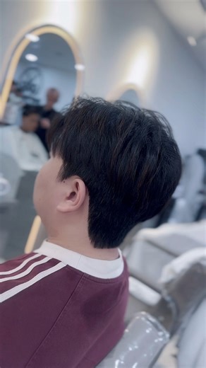 头发天生炸毛凌乱很难打理怎么办？ Korean Down Perm 让碎发乖乖听话 抚平两侧自然卷、毛躁碎发 打造干净利落的头型线条 不改变整体造型 只把“乱的地方按回去” 发际线更立体、轮廓更干净🤩 INFINITY一站式变美服务 美发｜美甲｜化妆｜嫁接睫毛｜纹绣眉/美瞳线 Open Online booking 📲Whatsapp number✨ 0197283128 📲 https://wa.me/60197283128 营业时间：10am-8pm Location📍 20 A , Jln Baldu 5, Tmn Sentosa, 80150 jb ✨提前预约减少等待时间 ✔️Free Customise ✔️Free Consultation ✔️Korean Dowm Perm ｜ Korean Oppa Perm ｜Fireworks perm | Fringe lift perm | Iron Perm | Korean perm | Digital perm | Anti-Frizz Treatment | Smoothing | Nail Care | Ma