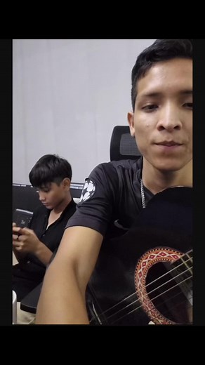 Mi laburador me sorprendio como canta 🥹🫶🏻 #bolivia🇧🇴 #santacruzdelasierra🇳🇬 #hermano #contenid #leodan