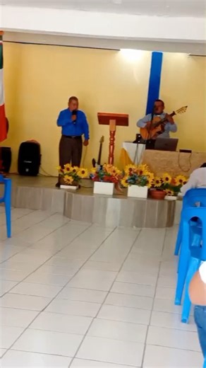 Dúo Cánticos Del Libano cantando en la iglesia donde nos congregamos | Duo Libano