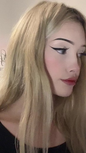 Beautiful Long Blonde Hair Styling Tips