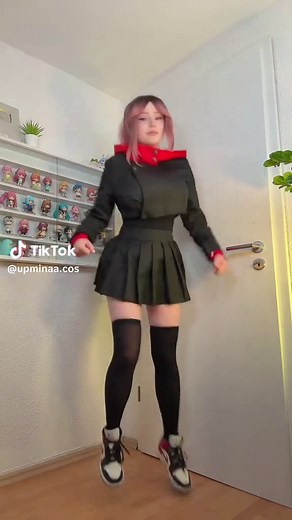 Yuji Itadori Cosplay Jumping Trends