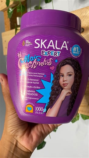 Sara Aragão on Instagram: "Mad uma hidratação com dona @skalacosmeticos dessa vez com o Skala Expert mãos cachinhos. Ele cotem Babosa,D-pantenol e manteiga de karitè , ela promete força e brilho. #cachos#explorepage#lifestyle#skala#"