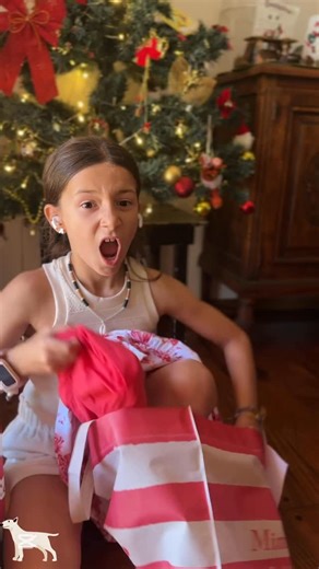 Manuela Pal 🏹 on Instagram: "Los regalos de @mimoandcooficial Les dejamos este videito producido, dirigido y editado por Ampi ❤️ Gracias por acompañarnos un año más 😍 los queremos"