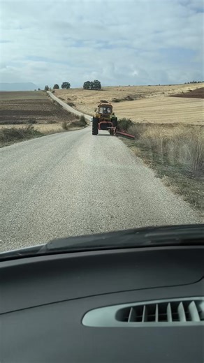 Κοπή χόρτων στον δρόμο Χιλιοδενδρου - Αυγής 14 Οκτωβρίου από μηχάνημα της Περιφερειακής Ενότητας Καστοριάς! | ΠΕΡΙΦΕΡΕΙΑΚΗ ΕΝΟΤΗΤΑ ΚΑΣΤΟΡΙΑΣ