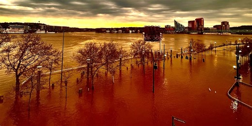 Ohio River floodwaters reach some apartments in downtown Cincinnati