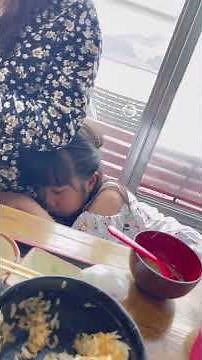 KIDS FALLING ASLEEP WHILE EATING - FUNNY KIDS VIDEOS