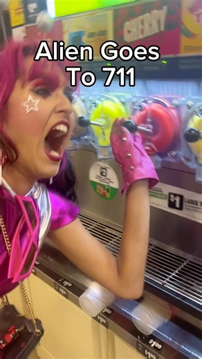 Alien Goes to 711 #alien #satiricalhumour #funnyreels #fyp #funny