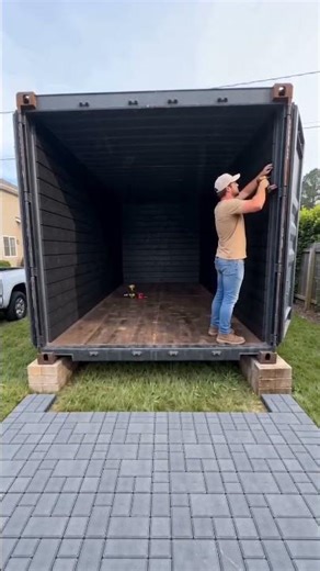 He turned a shipping container into the perfect backyard bar 🍻