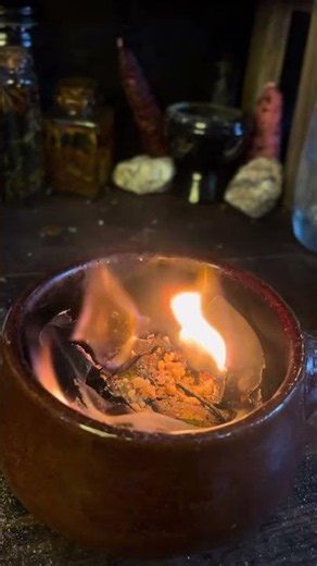 Creando Sal negra de Bruja para Protección Energética #brujeria #witchcraft #protecciónespiritual