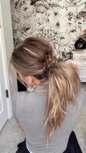 Brooke Roundy Hair Tips Makeup Tips | Channeling my inner boho for this one cause I like a good messy look! Follow @blushbasics for more hairstyle inspo! Boho hair hairstyle... | Instagram