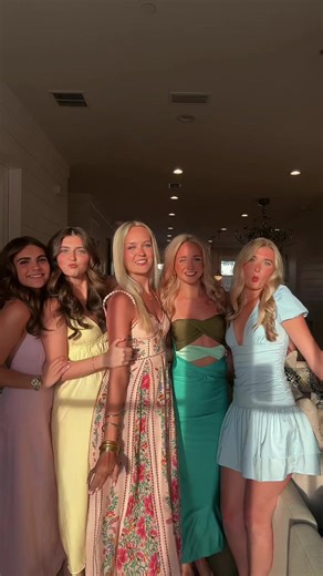 do we have to leave?!?! #destin #springbreaktrip #fyp #outfitinspo @averycountiss1 @sea @hattiekhayes @emmakatees