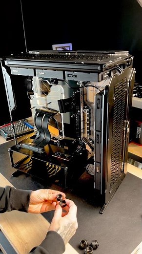 Singularity Computers Spectre dual loop build. Did you spot the Seasonic MagFlow fans ?