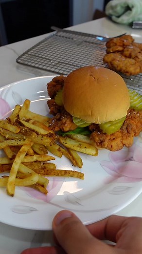 this chicken sandwich recipe was delayed for THREE days because I was binge watching mr. queen