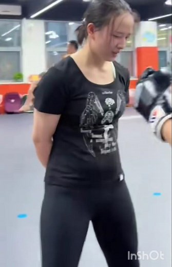 Belly punch girl #absworkout #bellypunch #strongwomen #fightgirl #boxinggirl #viralvideo