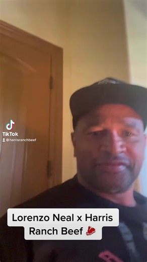 Lorenzo Neal chooses Harris Ranch, why wouldn’t you? #harrisranch #lorenzoneal #tomahawk #steak #football #flexeveryangle