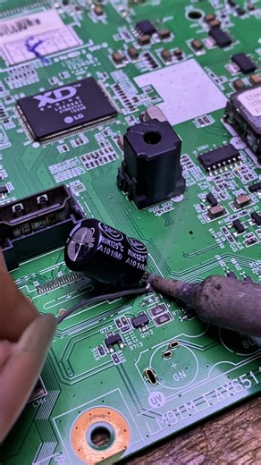 How to replace an SMD electrolytic capacitor with a standard electrolytic capacitor. #how #tips #tv