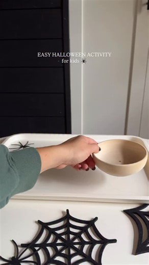 EASY HALLOWEEN ACTIVITY 🕷️ pipe cleaner spiders! this one kept my toddler so busy and is great for working on those fine motor skills 🖤 make spiders out of black pipe cleaners 🖤 have your toddler use beads to put on the legs #toddleractivities #easyactivities #halloweenactivities #finemotoractivity #halloweencrafts #diycraft #kidactivities #finemotorplay #toddlermom | Sarah Elizabeth