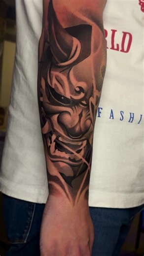 Vom Traum zur Kunst 🖤 Bei Artefact Tattoo bringen wir deine Vision auf die Haut. Erlebe exklusiven Service, erstklassige Qualität und ein Studio, das Hygiene und Sicherheit an erste Stelle setzt. Wenn du interessiert bist, kontaktiere uns gerne per Direktnachricht oder über WhatsApp unter: ☎️ 0174 2409636 Unsere Adresse: 📍 Artefact Tattoo 🏢 Wilhelm-Schechter-Straße 3 🌆 77855 Achern Öffnungszeiten: 🕒 Montag bis Samstag von 11:00 bis 18:00 Uhr #artefacttattoo #tattoostudioachern #tattoostudio