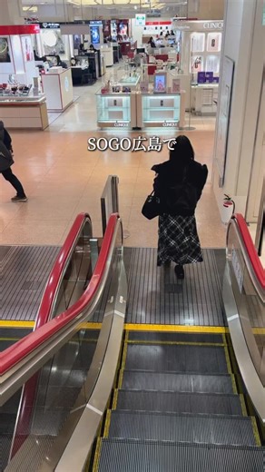 &Brezel on Instagram: "ベッカライベックで大人気だったクリスマスシュトーレン &Brezelにて販売しております。 12/25日まで広島SOGO地下一階でもお買い求めいただけます🥨 “プレッツェル”って聞いたことあるけど、食べたことない人、多いはず。 アンドブレッツェルは、広島・中町にあるブレッツェル専門店 店舗営業時間についてのお知らせ 営業時間 7:00-18:00 店内利用7:00-16:00 ドリンク販売 7:00-17:00"