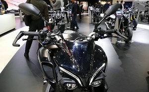 2022年雅马哈MT-10和2020年雅马哈MT-10摩托车对比