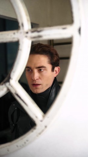 Batman’s beauty routine #batman #pattinson #makeup
