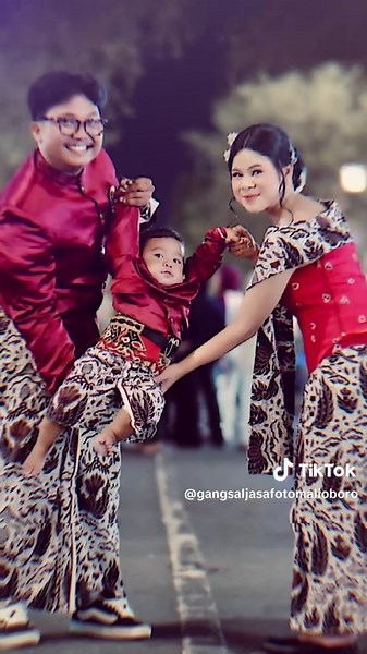 Jasa Foto Busana Adat Jawa Terbaik di Malioboro