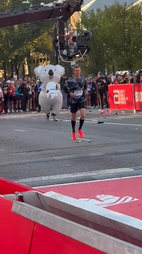 Bringing a dose of cuteness to today's Chicago Marathon! Congratulations, everyone, and have a great race! Live coverage continues: http://nbcchi.com/2K2uFUZ | NBC Chicago