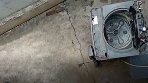 Viral Video: వాషింగ్ మిషన్ నుంచి వింత శబ్దాలు.. భయంతో ఓపెన్ చేసిన ఇంటి ఓనర్.. ఒక్కసారిగా.!