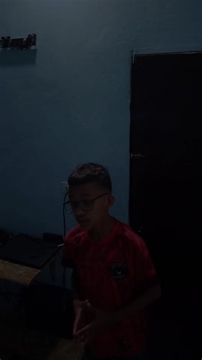 Crea un logo impactante para tu marca de ropa