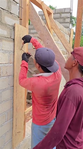 the master builder shows off his signature skills 🤣