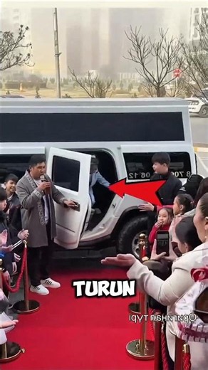 Slipped on the Red Carpet, but the Fans' Reaction is Heartwarming!