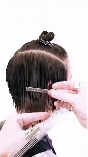 Cutting hair with razor
