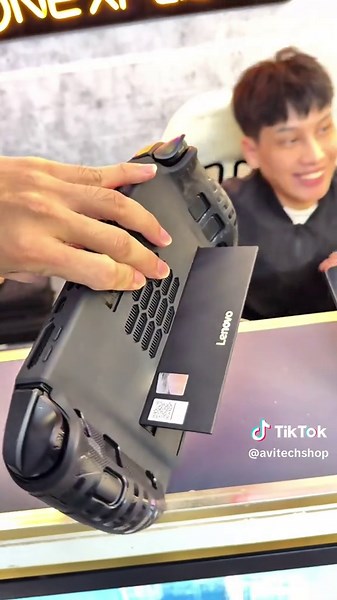 🎅 NOEL 2025 – 2 SIÊU PHẨM KHỦNG NHẤT NĂM ĐANG MỞ NHẬN ORDER TRƯỚC! 🔥 GPD Win 5 (Strix Point AI-395 | 64GB RAM | 4TB SSD) – gần max option 🔥 Lenovo Legion Go 2 (chính hãng) – Thế hệ mới nhất → Đã mở nhận cọc/order trước, về hàng chính thức cuối tháng 12/2025 → Chỉ vài slot đầu tiên được ưu đãi giá tốt nhất quà Noel kèm theo 🎁 Inbox ngay để giữ máy, số lượng cực ít! 🟢 CẬP NHẬT NGÀY 06/12/2025 (có máy liền tay) • OneXPlayer X1 Pro (HX 370 | 32G | 1T): chỉ 2xt • Legion Go S (Z1 Extreme | 32G | 