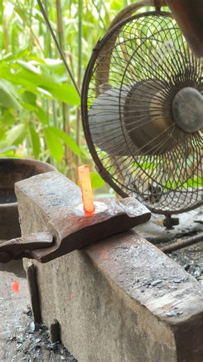 Crafting Heavy Nails | Traditional Foundry Methods Reviewed