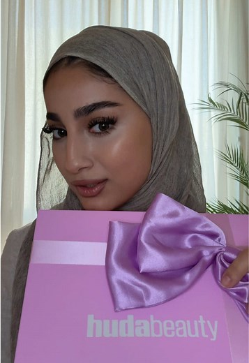 Huda Beauty Blush Technique for Perfect Under Eye