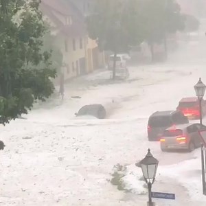 108K views · 1K reactions | Anche oggi in Germania non scherzano con la grandine.⛈️⚡ info radar: https://app.meteoeradar.it/pHdP/ITsoc Rottemburg credits: Daves redinger | Meteo & Radar Italia | Facebook