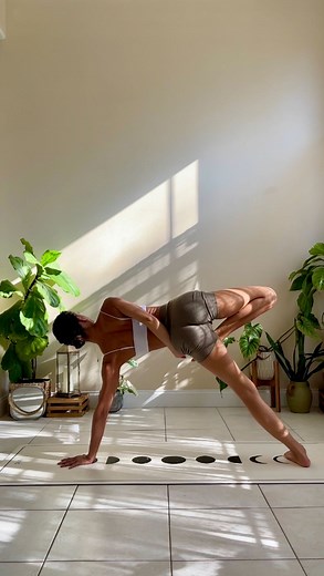 Jasmine | RYT 500 on Instagram: "The breath is a powerful tool that is available to us at every moment of each day. From the day we were born, until the day we die. When we begin to tap into our prana and learn how to utilize its power to manipulate our current state of being, the potential for finding peace and tranquility within is great. Notice how your focus deepens as you become aware of how your body moves in response to your breath, and how each breath feels throughout the practice. Saw @